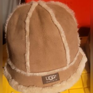UGG Exposed Seams Sheepskin Shearling Bucket Hat Chestnut Brown